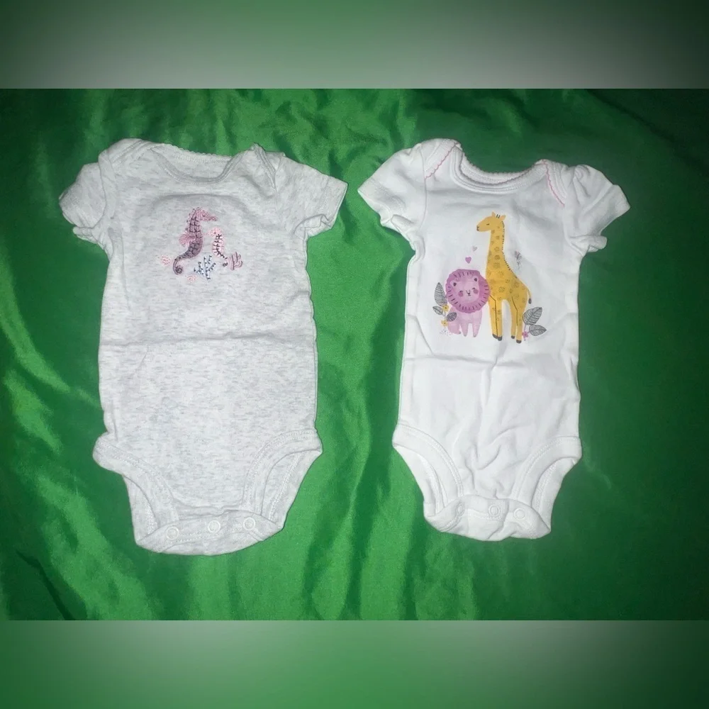 Carter's Gray and White Animal Print Bodysuits size Newborn